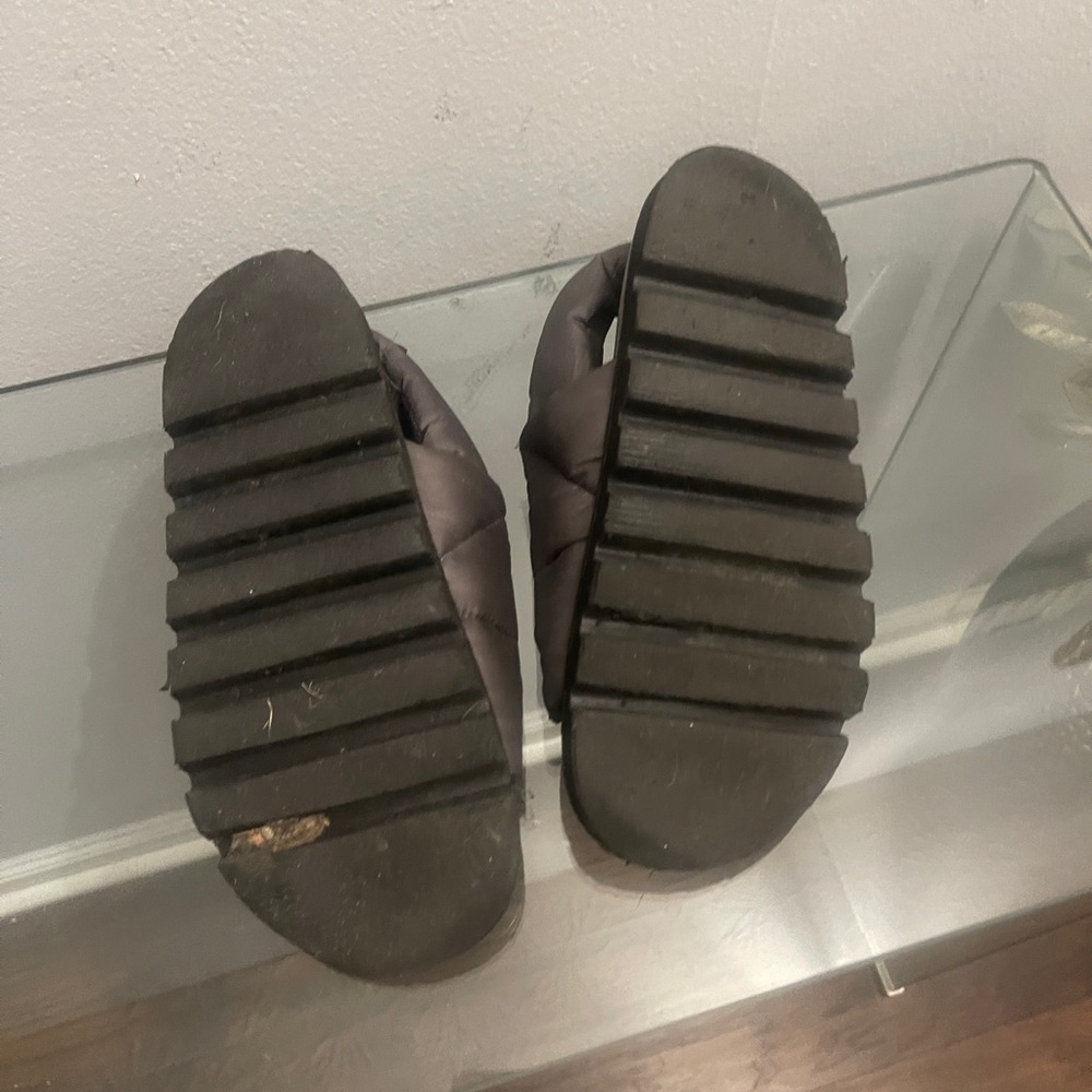 Prada comfartable, chic sandals for women& kids - Picture 3 of 3